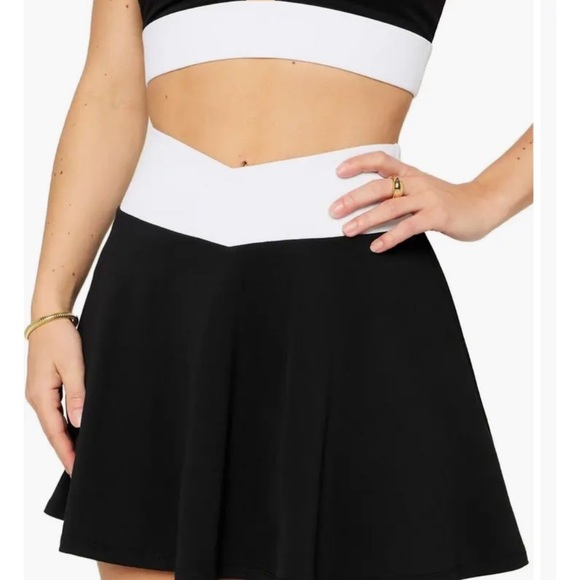 Fabletics Crossover Flounce Classic Mini Skirt NWT - Picture 4 of 7